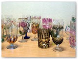 Nijolės Skroblienės rankdarbiai stebina įvairumu, fantazija ir kruopštumu. Stiklo dekoravimas.